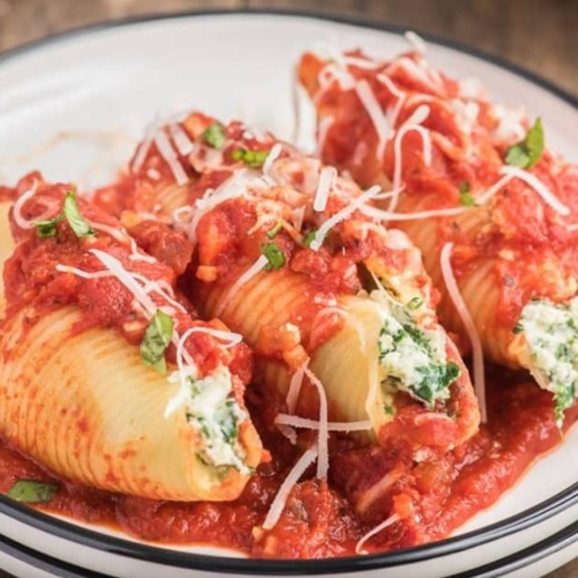 Baked Stuffed Shells (Pasta).